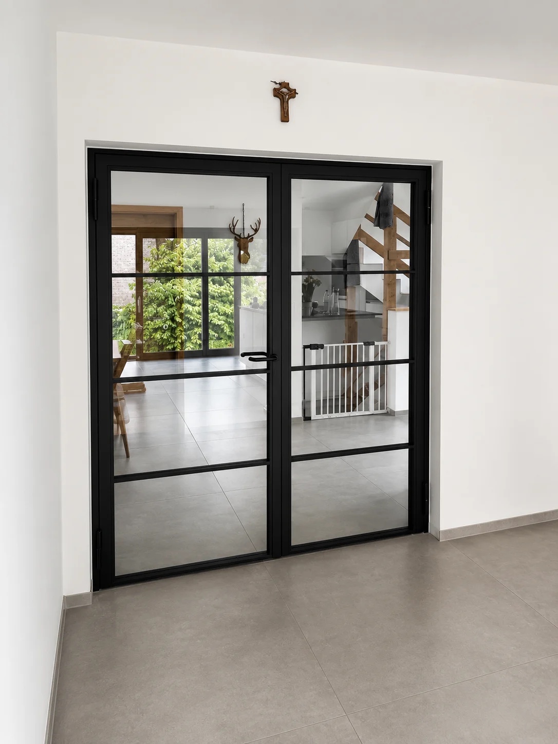 Schwarze Glas-Doppeltür im Loft-Stil
